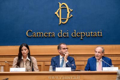 Elisabetta Gregoraci, Ambassador LILT Nazionale, Marcello Gemmato, Sottosegretario alla Salute, Francesco Schittulli, Presidente Nazionale LILT