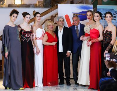 Il Presidente della LILT Napoli Adolfo D'Errico Gallipoli con lo stilista Jamal e le sue modelle
