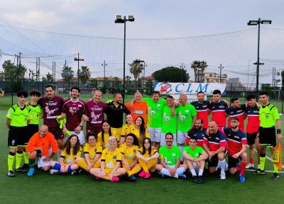 Foto conclusiva per i protagonisti di "Dai un calcio al linfoma"