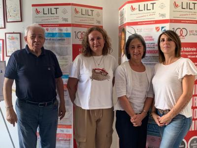 La consegna della donazione presso la sede LILT