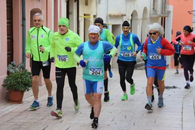 Runners nel borgo antico