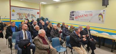 Un momento della consegna dei macchinari