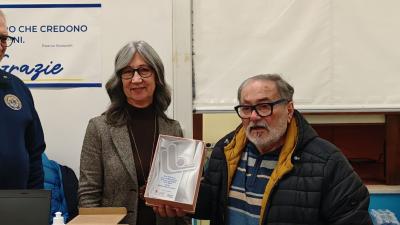 Un momento della consegna dei macchinari