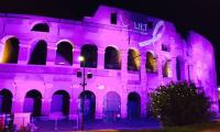 Il Colosseo illuminato di rosa